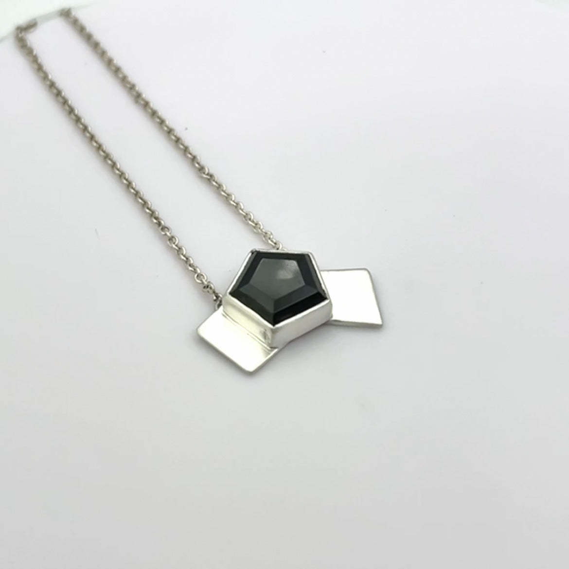 Geometric Bow Black Spinel Necklace